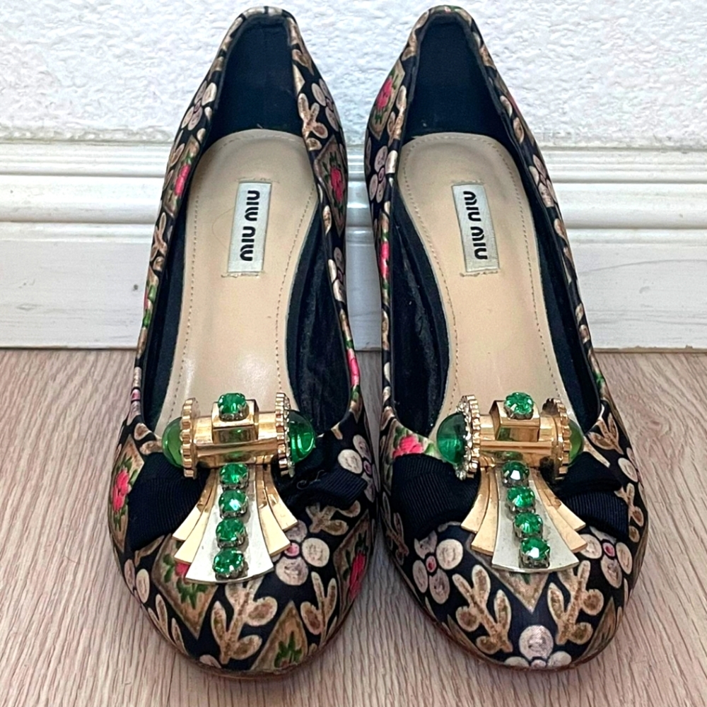 Miu Miu Authentic Pumps FW 2016 Gigi Hadid Runway